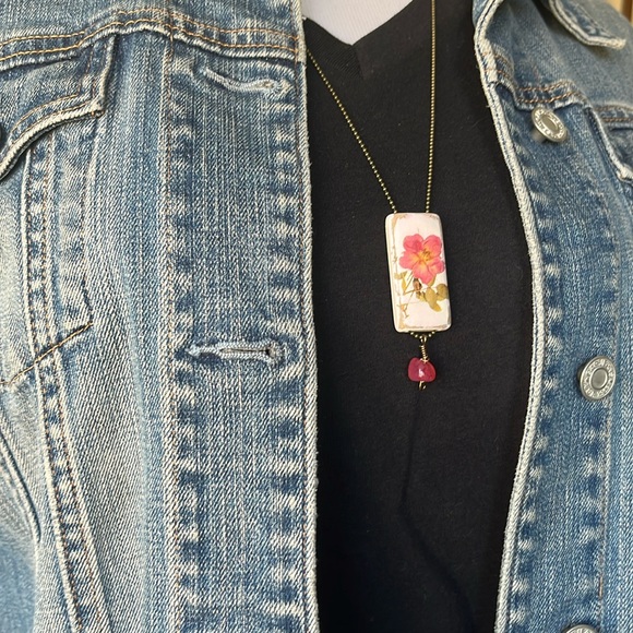 Hand Crafted Vintage Flower Necklace - Picture 3 of 3